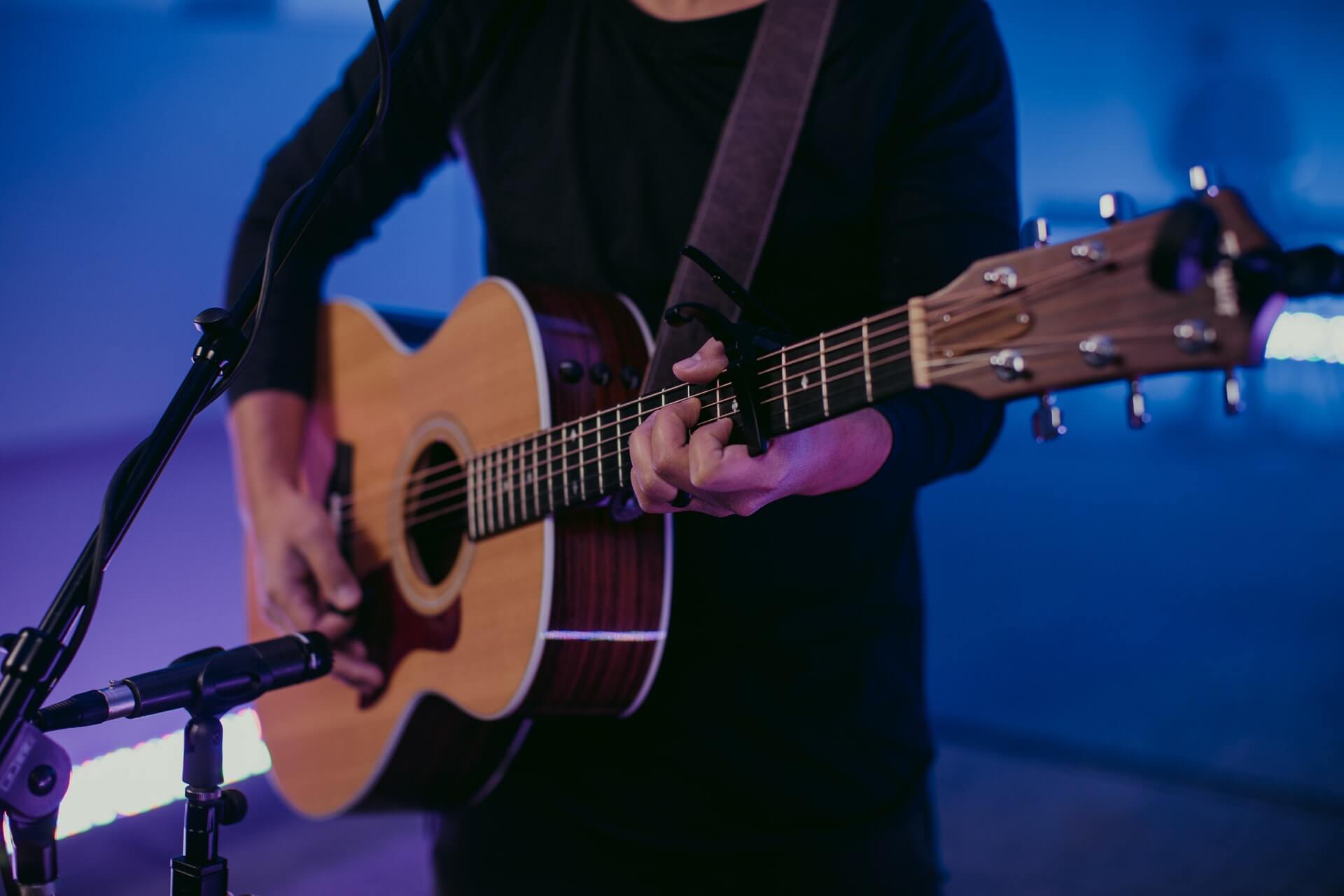 capo on acoustic guitar 4th fret